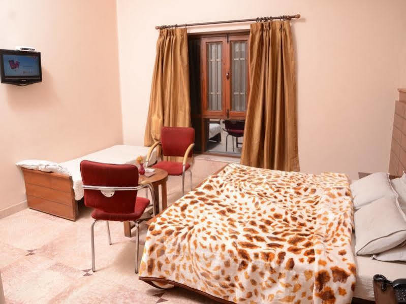 Capital O 10953 Dayal Lodge - A Boutique Hotel Agra  Exteriér fotografie